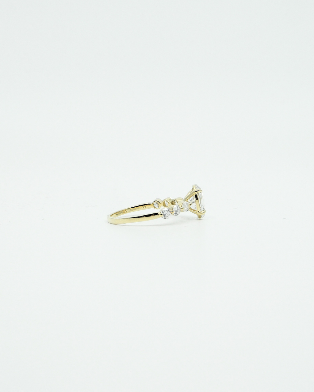 18K Oval Cut Diamond LGD Ring