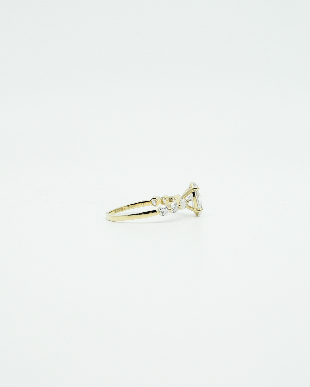 18K Oval Cut Diamond LGD Ring