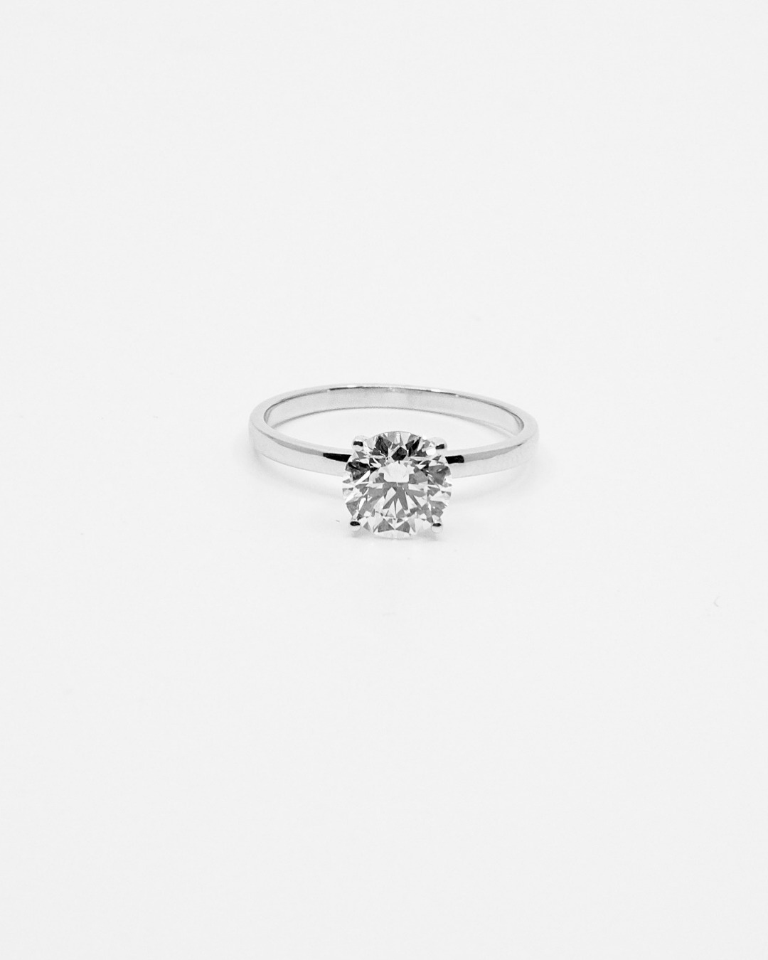 18K Round Cut Diamond Solitaire LGD Ring