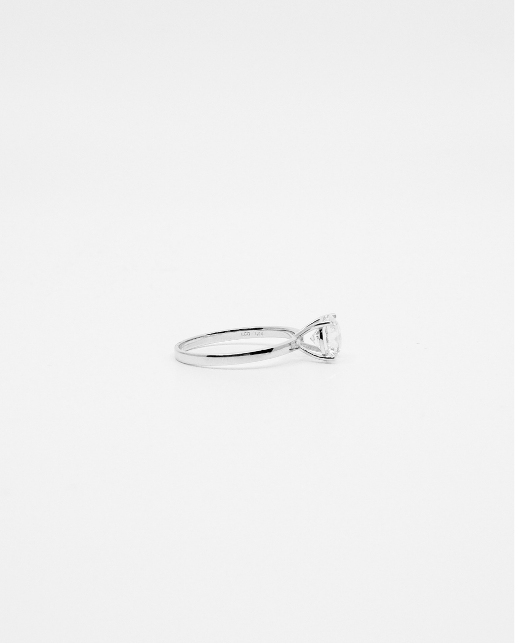 18K Round Cut Diamond Solitaire LGD Ring