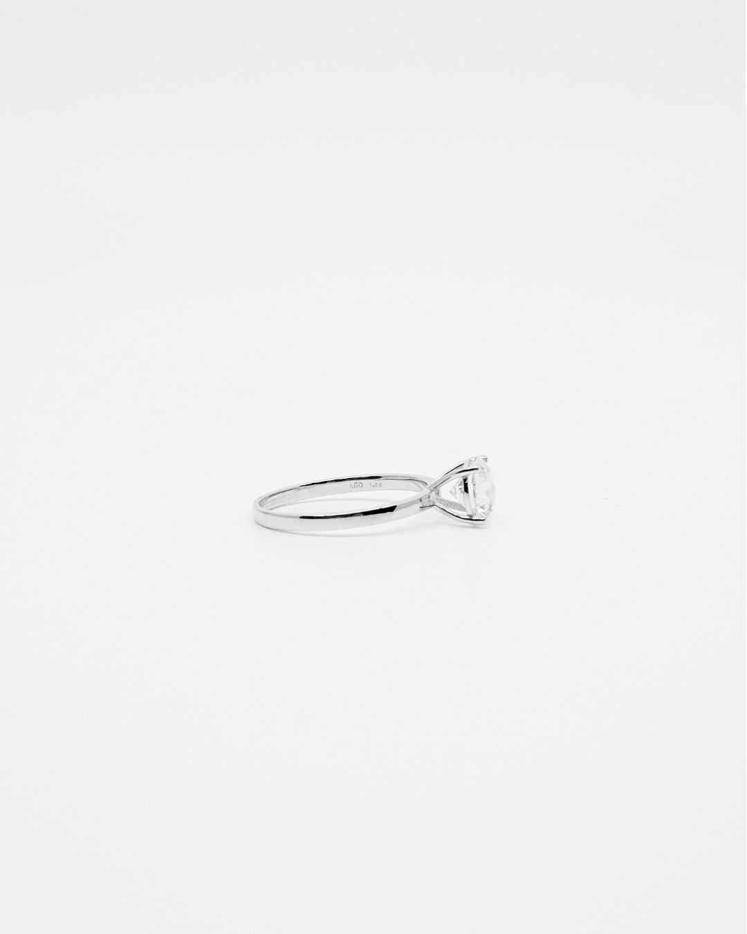 18K Round Cut Diamond Solitaire LGD Ring